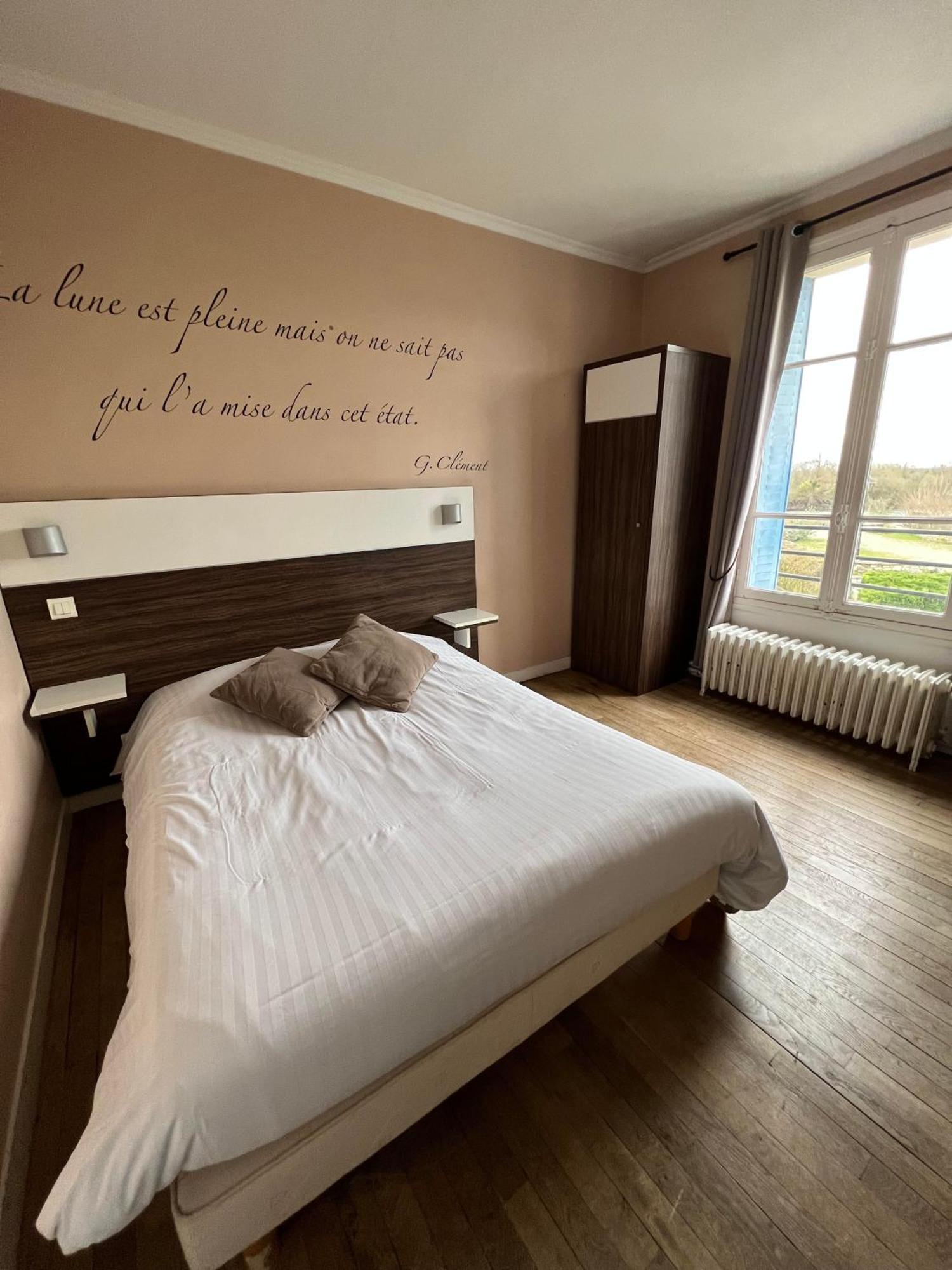 Logis Hotel & Restaurant - Les Bords De Seine Ла-Рош-Гвіон Екстер'єр фото