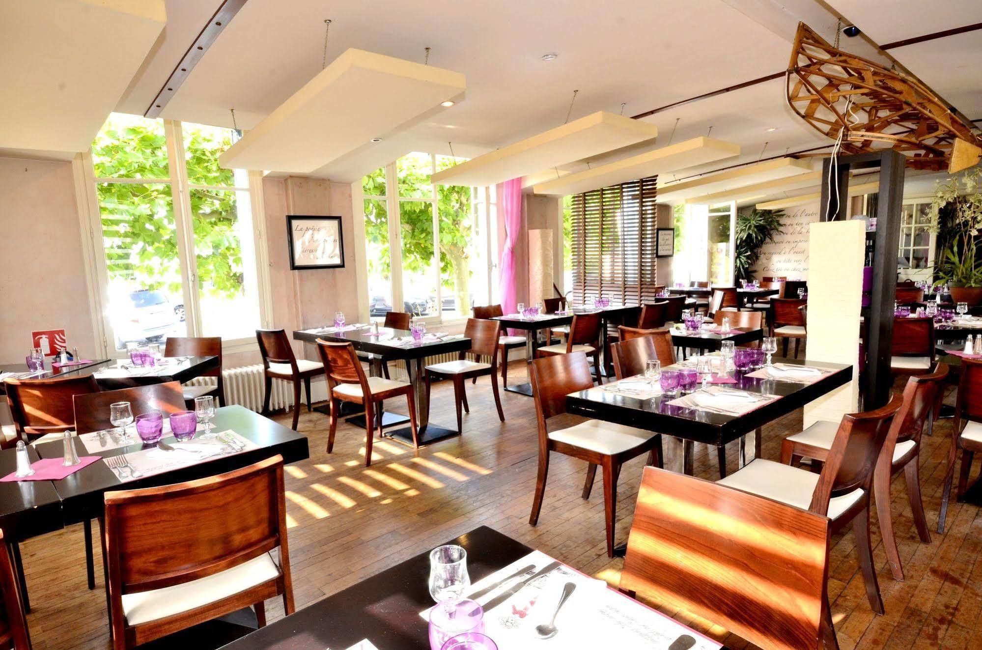 Logis Hotel & Restaurant - Les Bords De Seine Ла-Рош-Гвіон Екстер'єр фото
